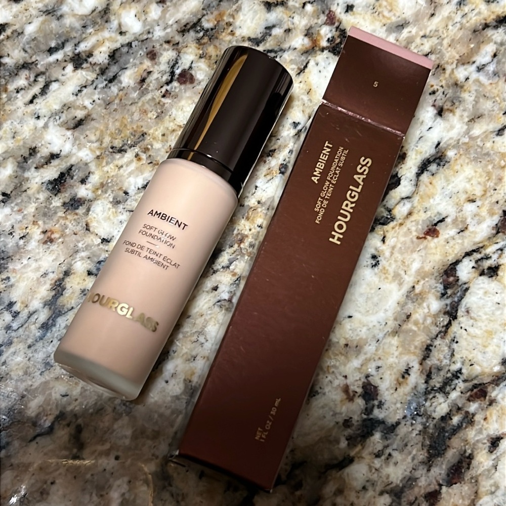 ⚡️💕Hourglass Ambient Soft Glow Foundation Shade 5 Light Neutral